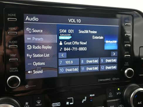 Used 2021 Toyota Highlander XLE AWD/4WD image 19
