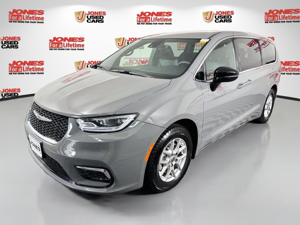 Used 2025 Chrysler Pacifica Select FWD image 12