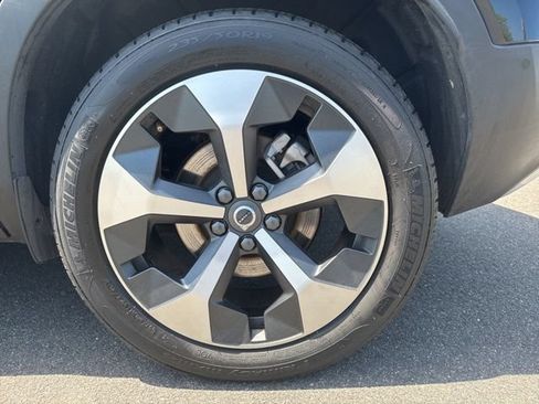 Certified 2025 Volvo XC40 B5 Plus AWD/4WD image 9