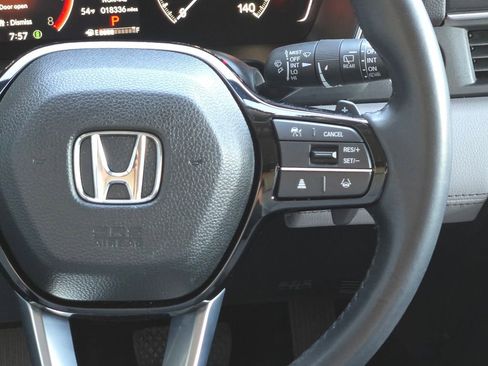 Used 2025 Honda Pilot EX-L image 16