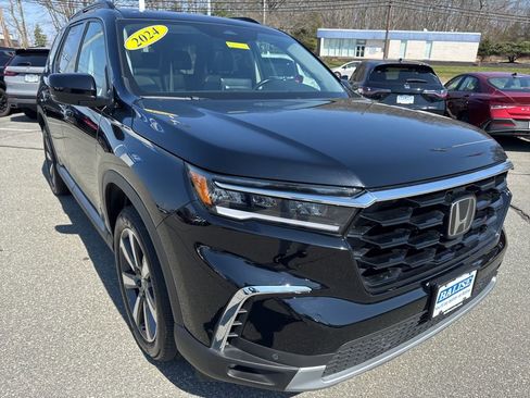 Used 2024 Honda Pilot Touring image 9