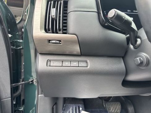 Used 2024 Nissan Pathfinder Platinum image 26