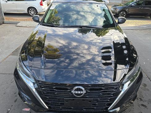 Used 2025 Nissan Altima 2.5 SV FWD image 9