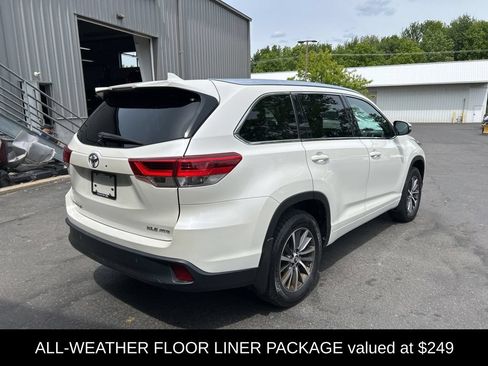 Used 2018 Toyota Highlander XLE AWD/4WD image 3