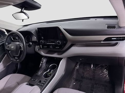 Used 2023 Toyota Highlander LE FWD image 30