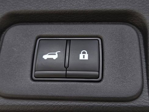Certified 2024 Nissan Rogue SV FWD image 8