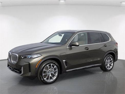New 2026 BMW X5 xDrive50e w/ Climate Comfort Package image 4
