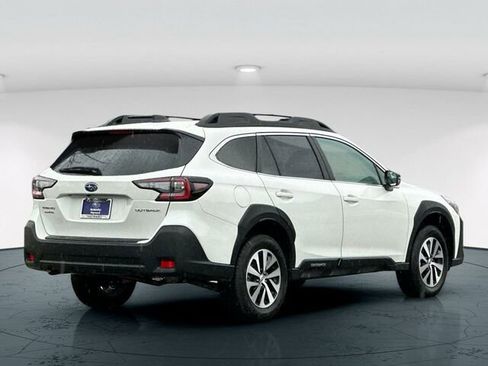 Used 2025 Subaru Outback Premium image 6