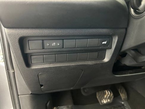 Used 2023 Mitsubishi Outlander SE FWD image 40
