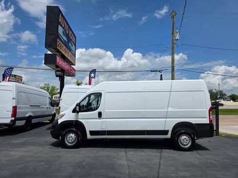 Used 2024 RAM ProMaster 2500 w/ Convenience Group FWD image 4