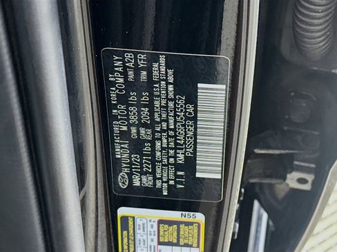 Used 2023 Hyundai Elantra SE image 39