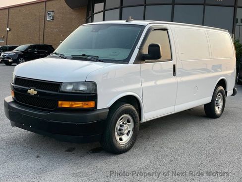 Used 2020 Chevrolet Express 3500 w/ Driver Convenience Package image 3