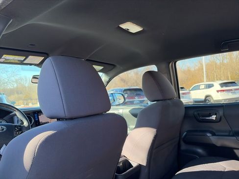 Used 2019 Toyota Tacoma TRD Off-Road image 27