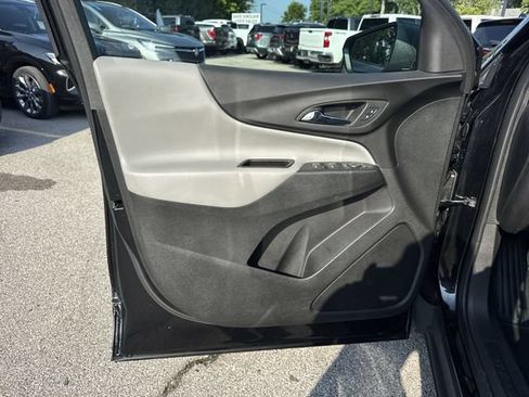 Used 2023 Chevrolet Equinox LS FWD image 21