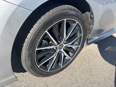 Used 2021 Toyota Camry SE image 9