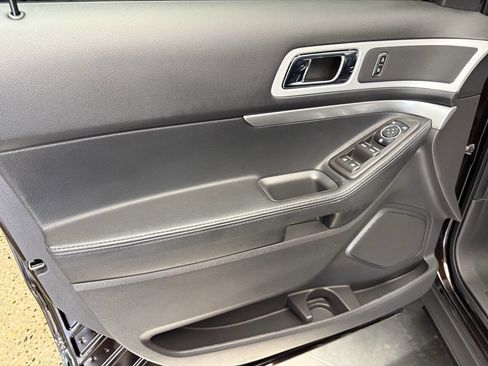 Used 2013 Ford Explorer XLT AWD/4WD image 16