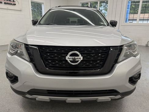 Used 2020 Nissan Pathfinder SL AWD/4WD image 2