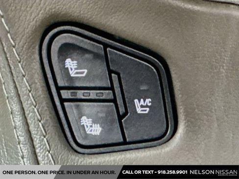 Used 2015 GMC Yukon XL Denali w/ Premium Package AWD/4WD image 21