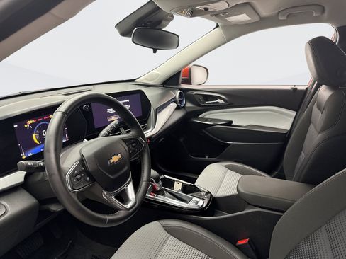 Used 2024 Chevrolet Trax LT w/ Driver Confidence Package FWD image 10