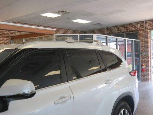 Used 2023 Toyota Highlander XLE FWD image 80