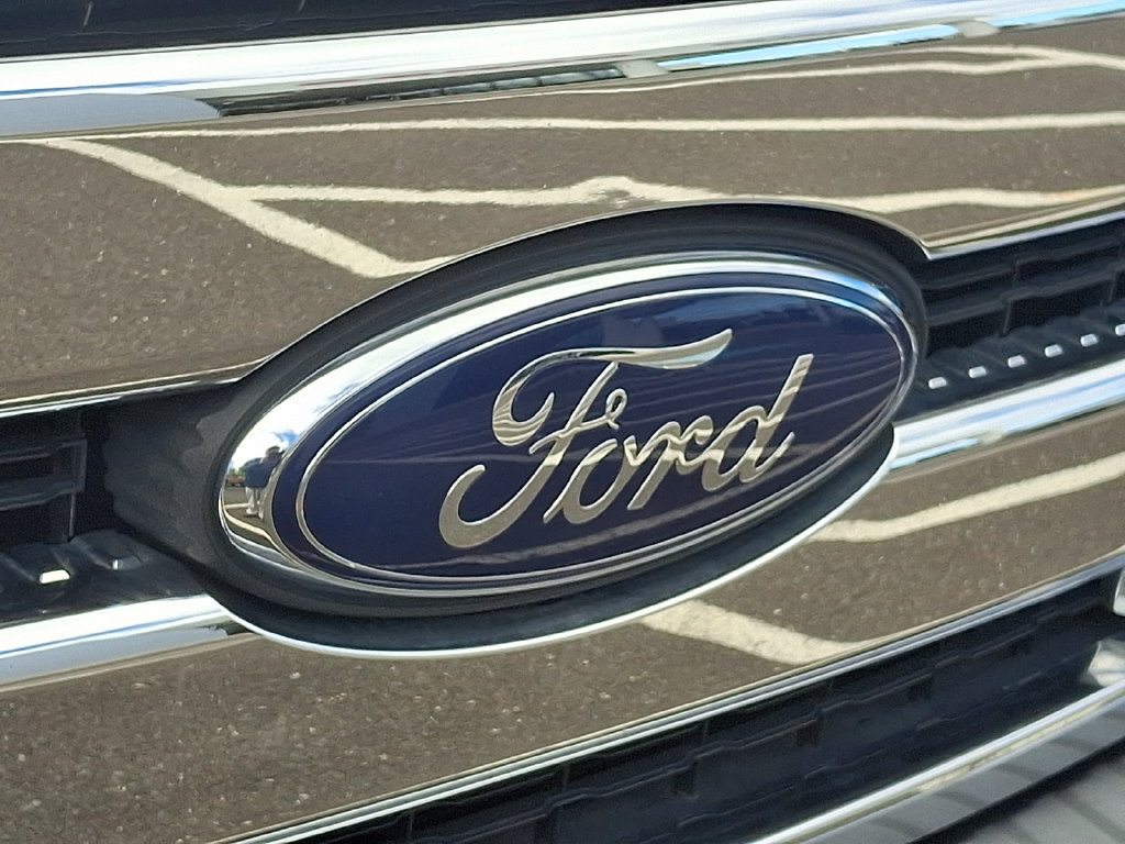Used 2015 Ford F250 Lariat w/ Chrome Package AWD/4WD image 10