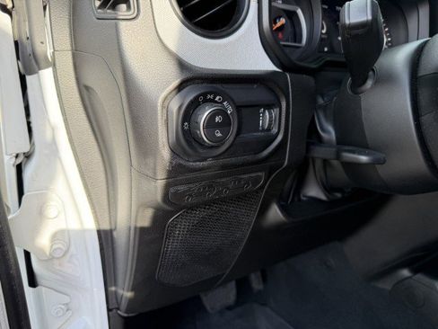 Used 2024 Jeep Gladiator Sport image 18