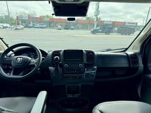 Used 2024 RAM ProMaster 2500 w/ Convenience Group image 13
