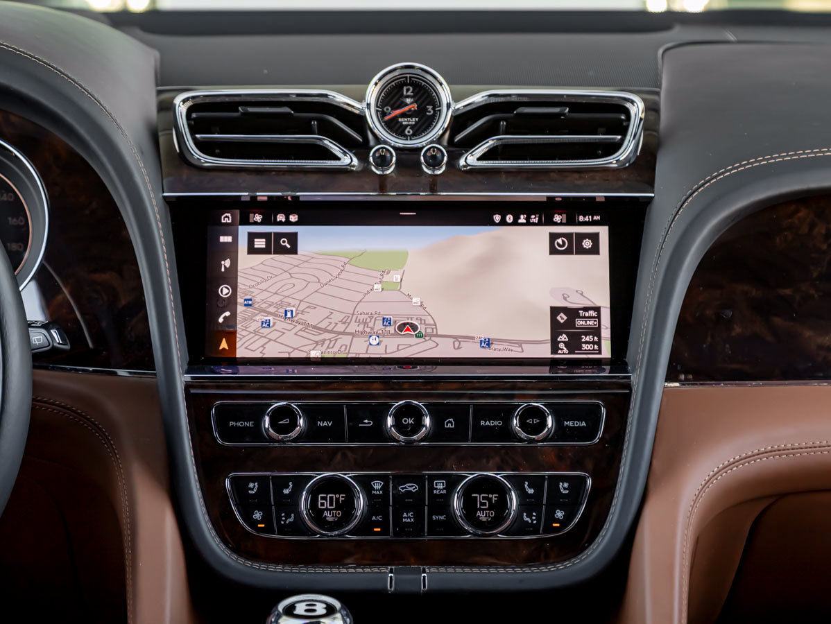 Used 2023 Bentley Bentayga Plug-In Hybrid AWD/4WD image 27