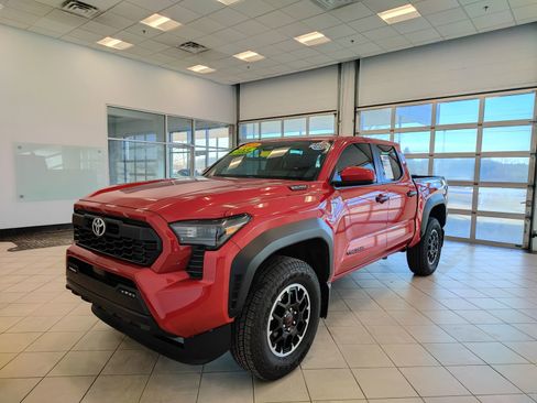 Used 2025 Toyota Tacoma TRD Off-Road AWD/4WD image 8