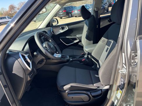 Used 2025 Kia Soul LX w/ LX Technology Package image 24