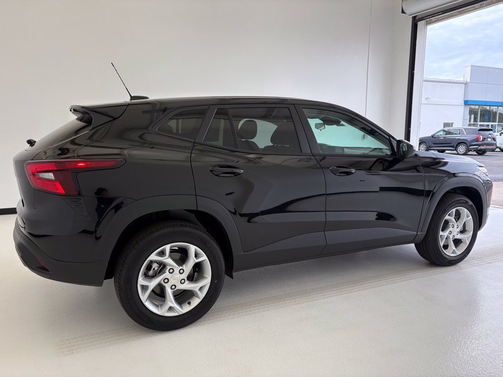 New 2026 Chevrolet Trax LS w/ LS Convenience Package FWD image 21