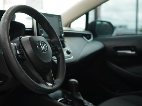 Used 2021 Toyota Corolla LE image 7