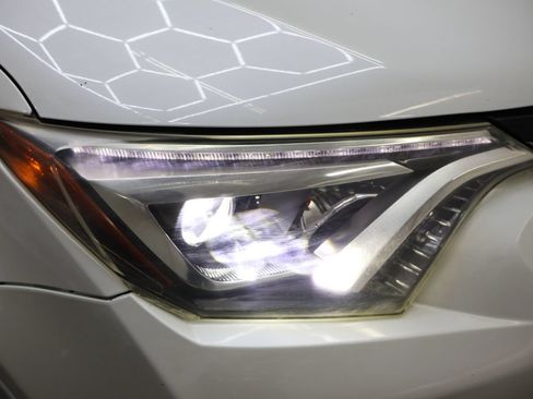Used 2018 Toyota RAV4 Platinum FWD image 30