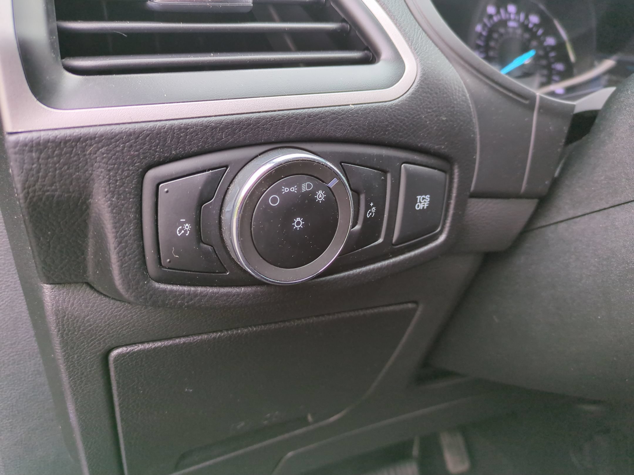 Used 2024 Ford Edge SE w/ Black Appearance Package AWD/4WD image 19