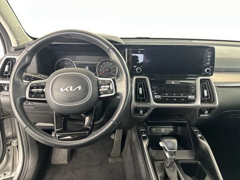 Used 2022 Kia Sorento S w/ Panoramic Sunroof Package image 3