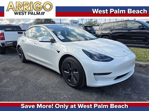 Used 2023 Tesla Model 3 Standard Range image 1