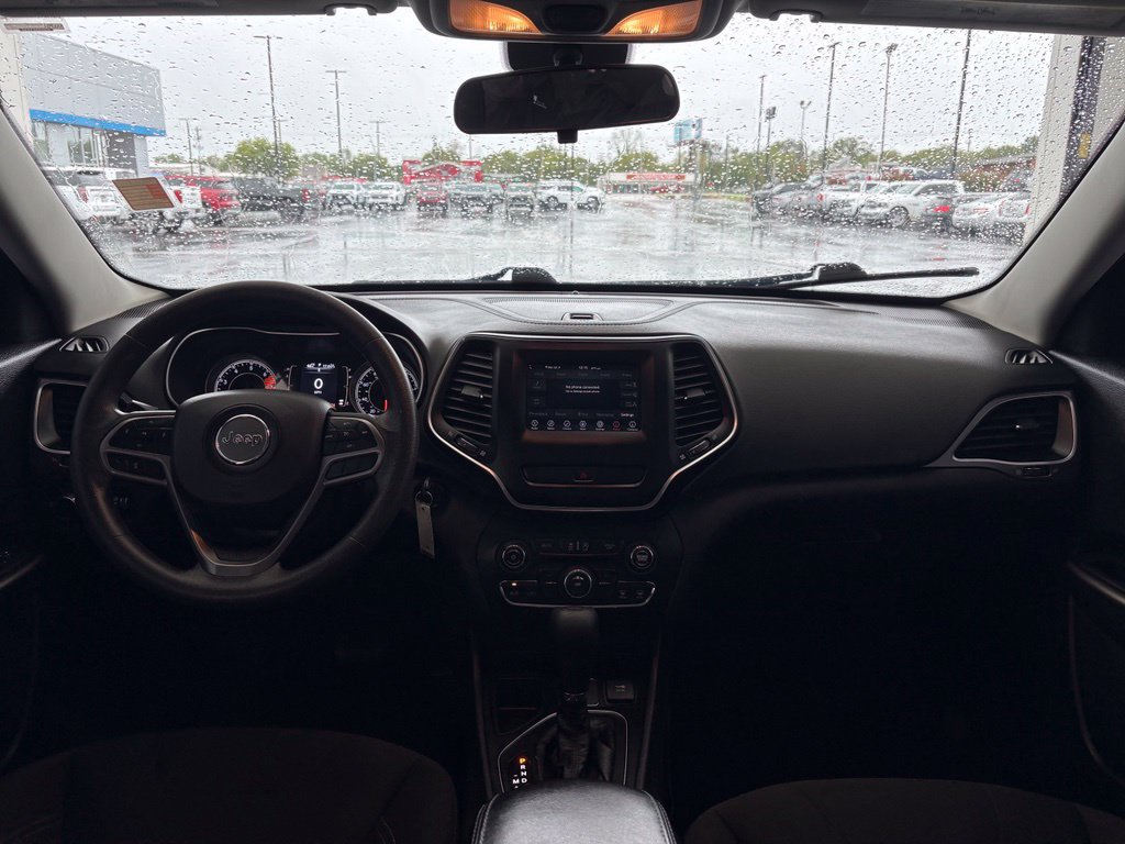 Used 2020 Jeep Cherokee Latitude FWD image 32