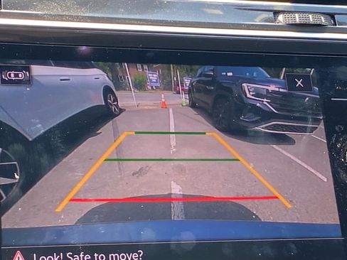 Certified 2023 Volkswagen Tiguan SE w/ Panoramic Sunroof Package AWD/4WD image 10