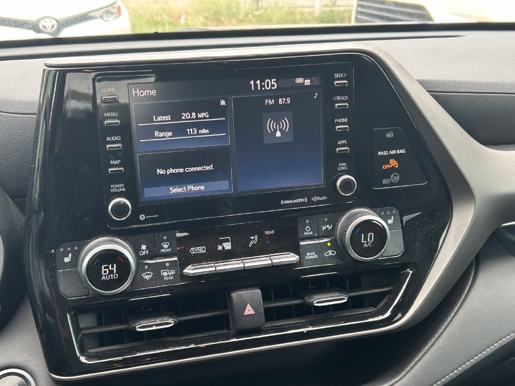 Used 2020 Toyota Highlander XLE FWD image 21