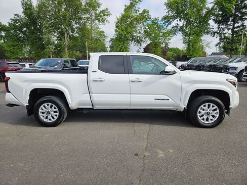 Used 2025 Toyota Tacoma SR5 AWD/4WD image 8