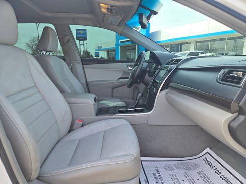 Used 2015 Toyota Camry XLE w/ Moonroof Package image 12