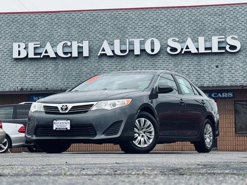 Used 2012 Toyota Camry L image 1
