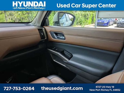 Used 2024 Nissan Pathfinder Platinum FWD image 24