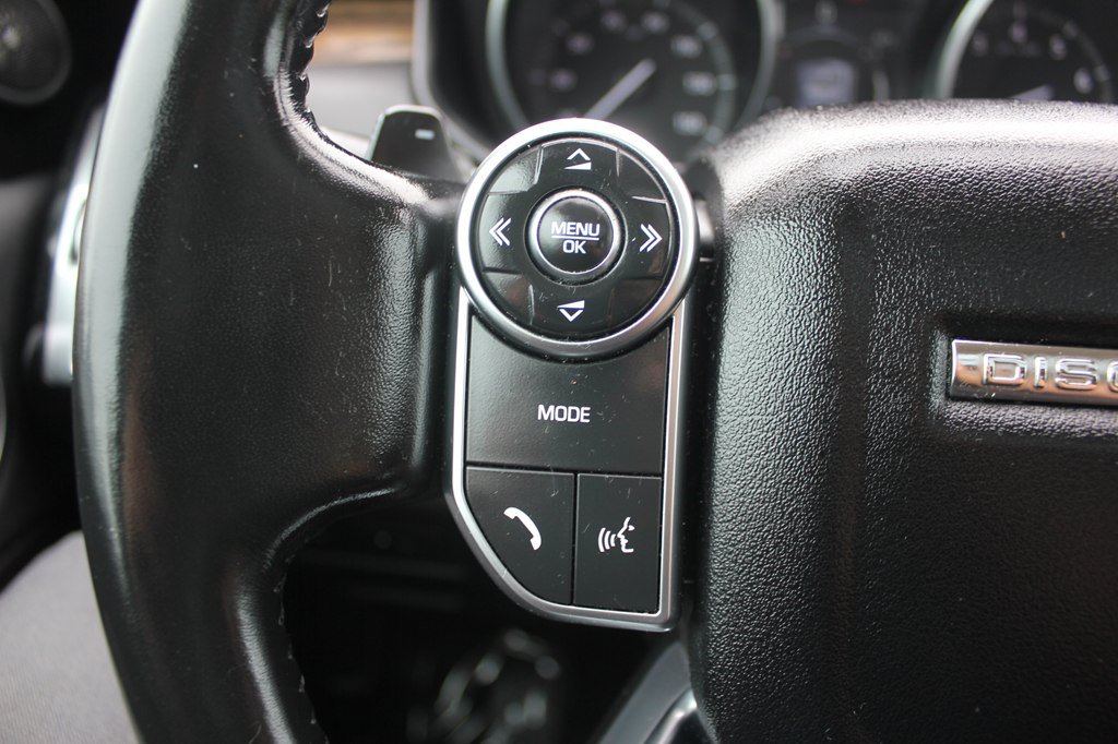 Used 2017 Land Rover Discovery HSE AWD/4WD image 12
