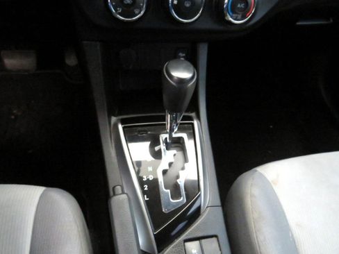 Used 2015 Toyota Corolla L image 12