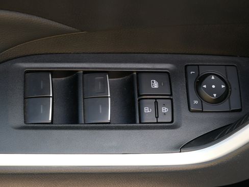 Used 2025 Toyota RAV4 XLE AWD/4WD image 20
