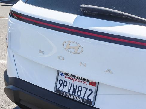 Certified 2024 Hyundai Kona SEL FWD image 9
