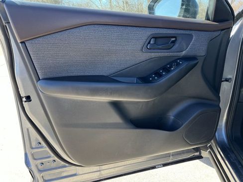 Used 2023 Nissan Rogue S image 23