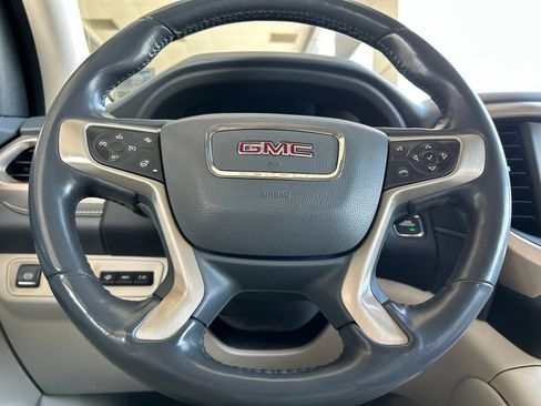 Used 2022 GMC Acadia Denali w/ Denali Ultimate Package FWD image 25