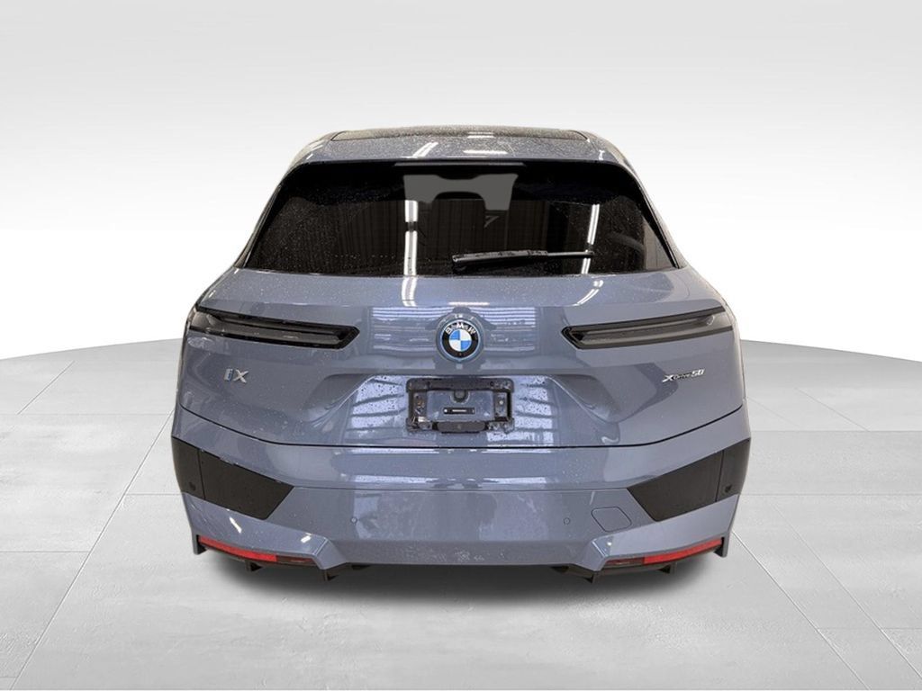 Used 2024 BMW iX xDrive50 w/ Sport Package AWD/4WD image 4